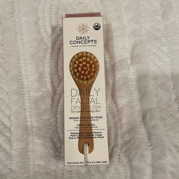 2/$15 Daily Concepts Daily Facial Dry Brush - Picture 2 of 3